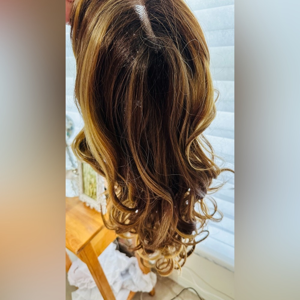 Angelix Collection Wig with Beautiful, highlights - Picture 5 of 14